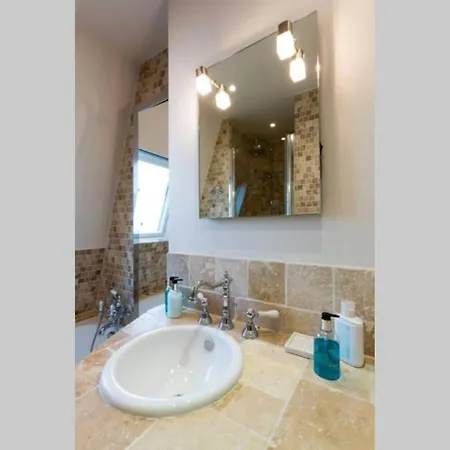Chablis 27 Avenue De La Bourdonnais 75007 Apartment Paris