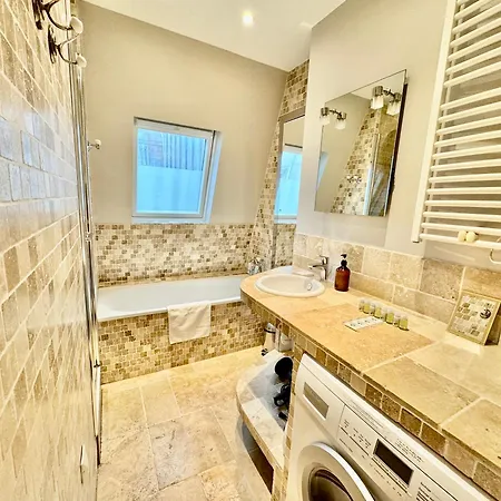 Chablis 27 Avenue De La Bourdonnais 75007 Apartment