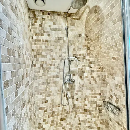 Chablis 27 Avenue De La Bourdonnais 75007 Apartment *