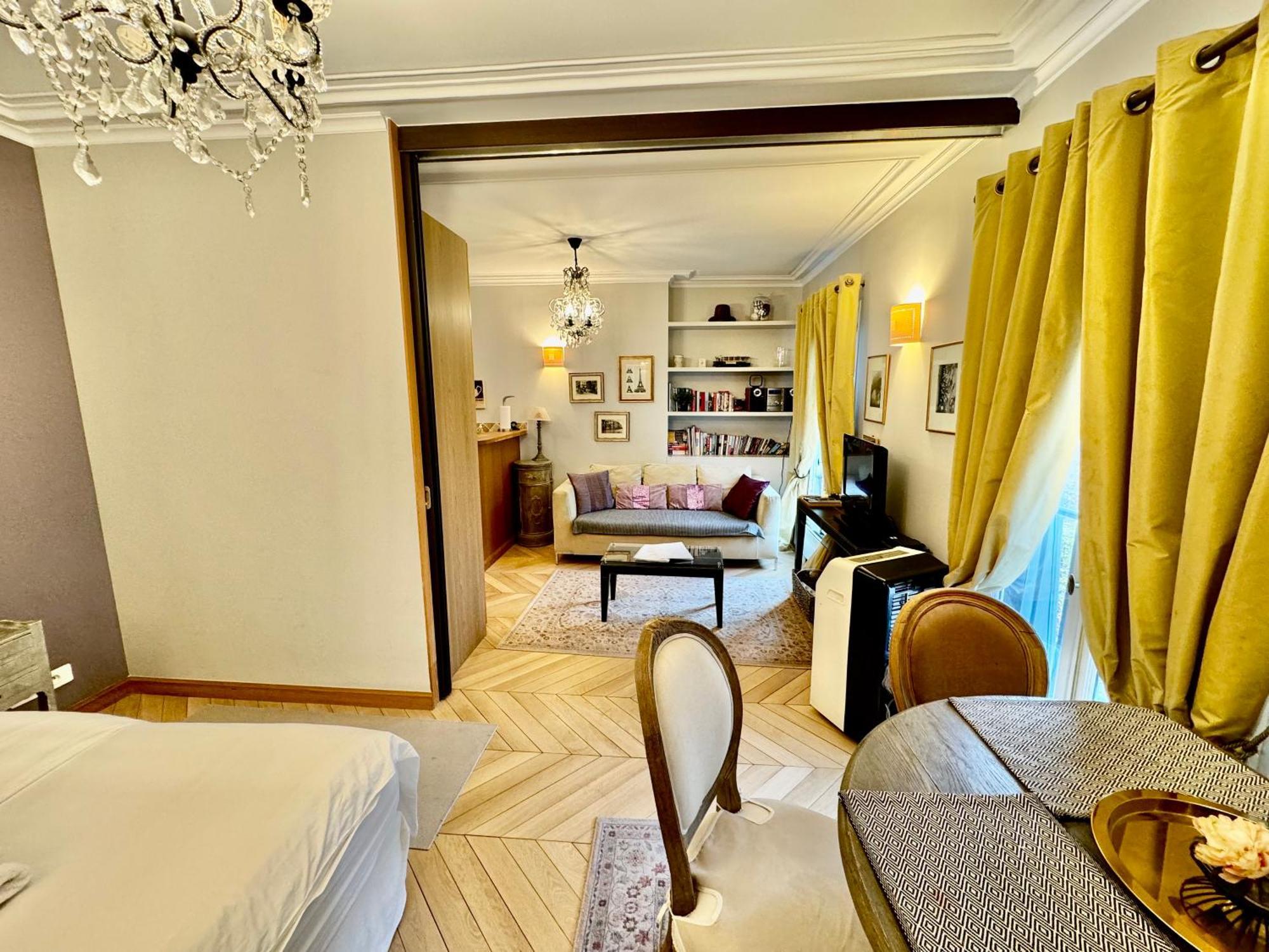 Apartment Chablis 27 Avenue De La Bourdonnais 75007 Paris