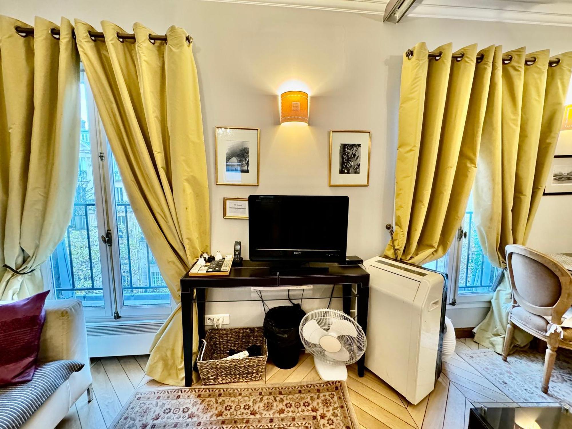 Chablis 27 Avenue De La Bourdonnais 75007 Paris