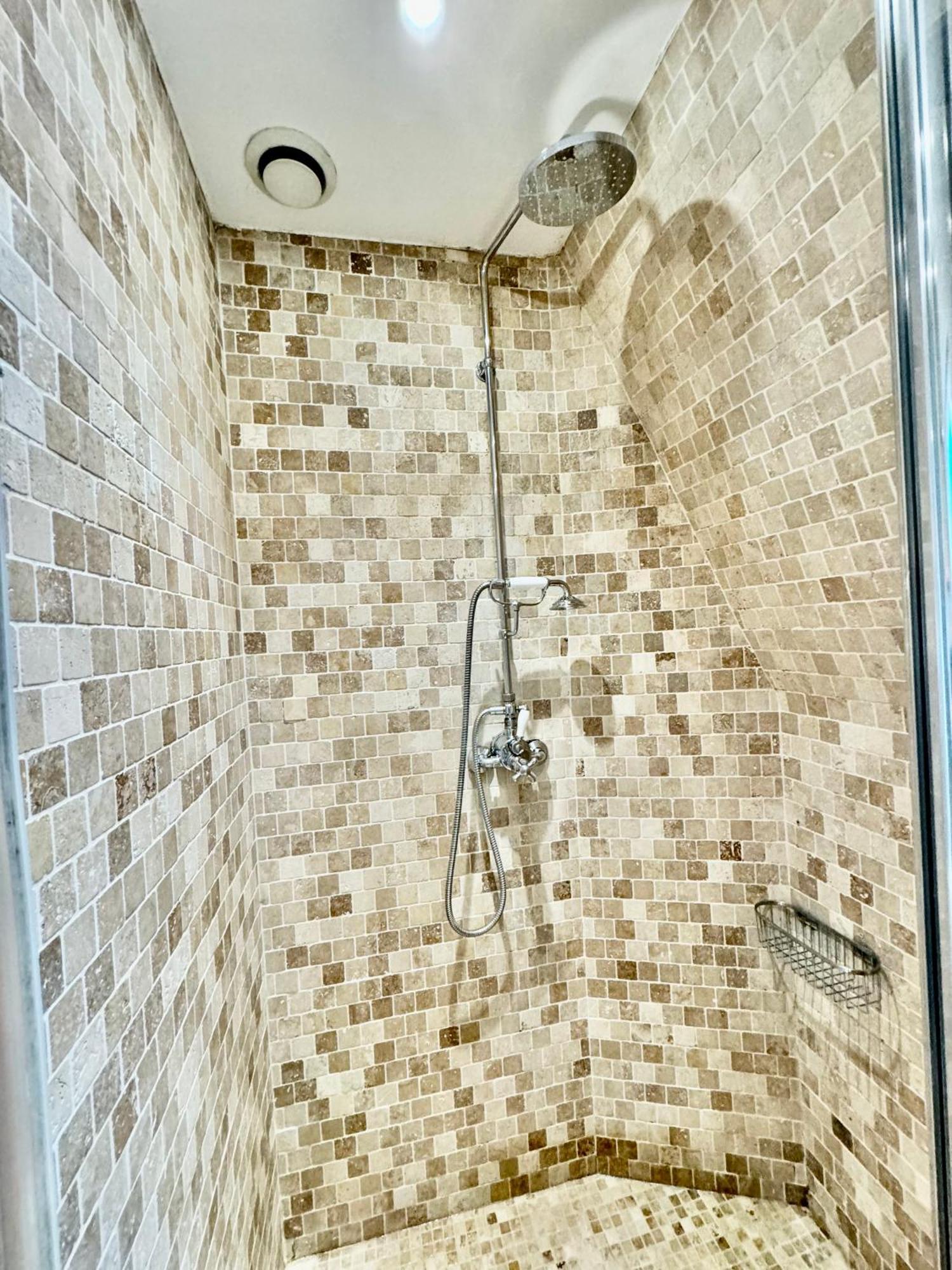 Chablis 27 Avenue De La Bourdonnais 75007 Apartment *