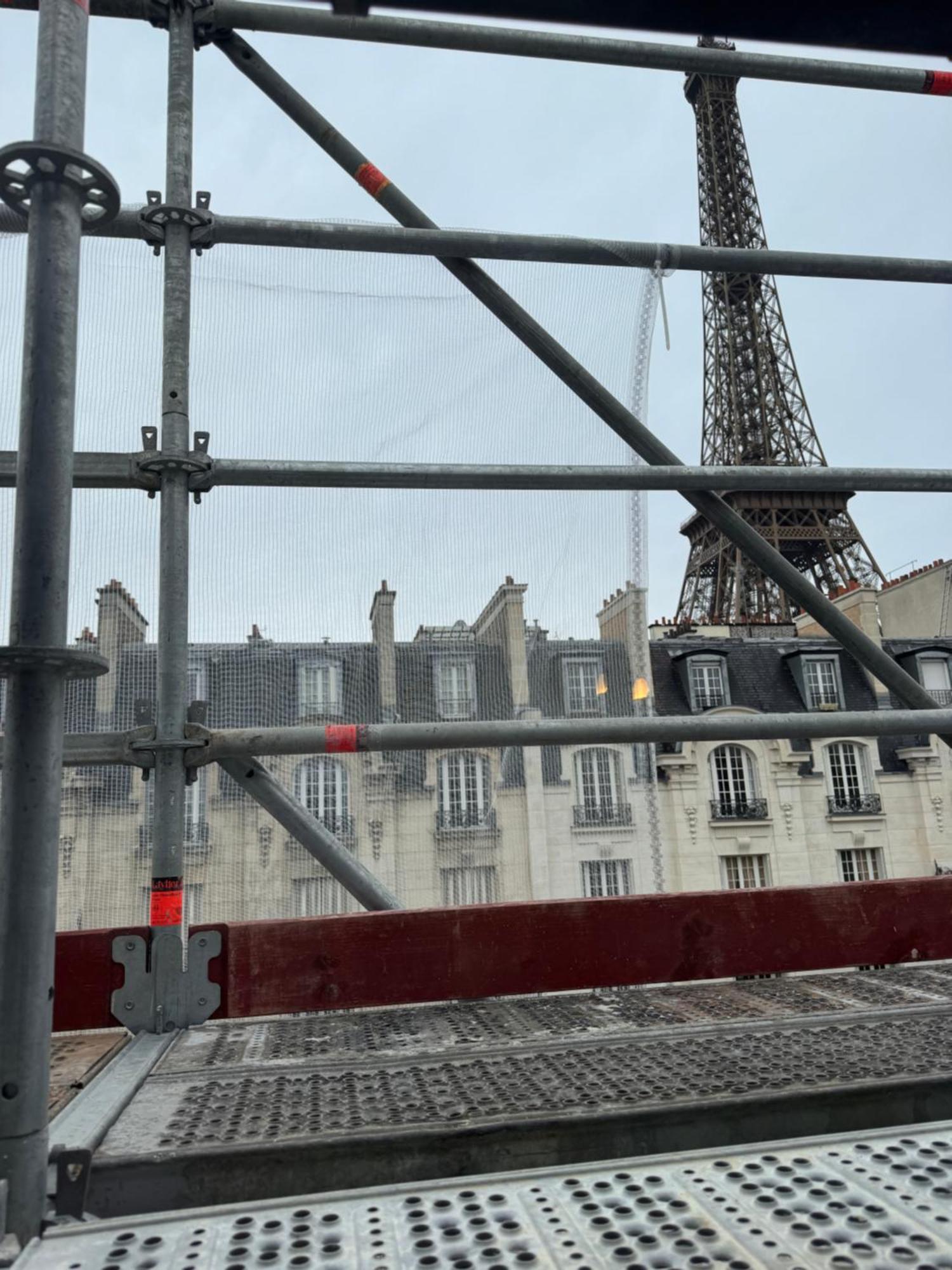 Chablis 27 Avenue De La Bourdonnais 75007 * Paris